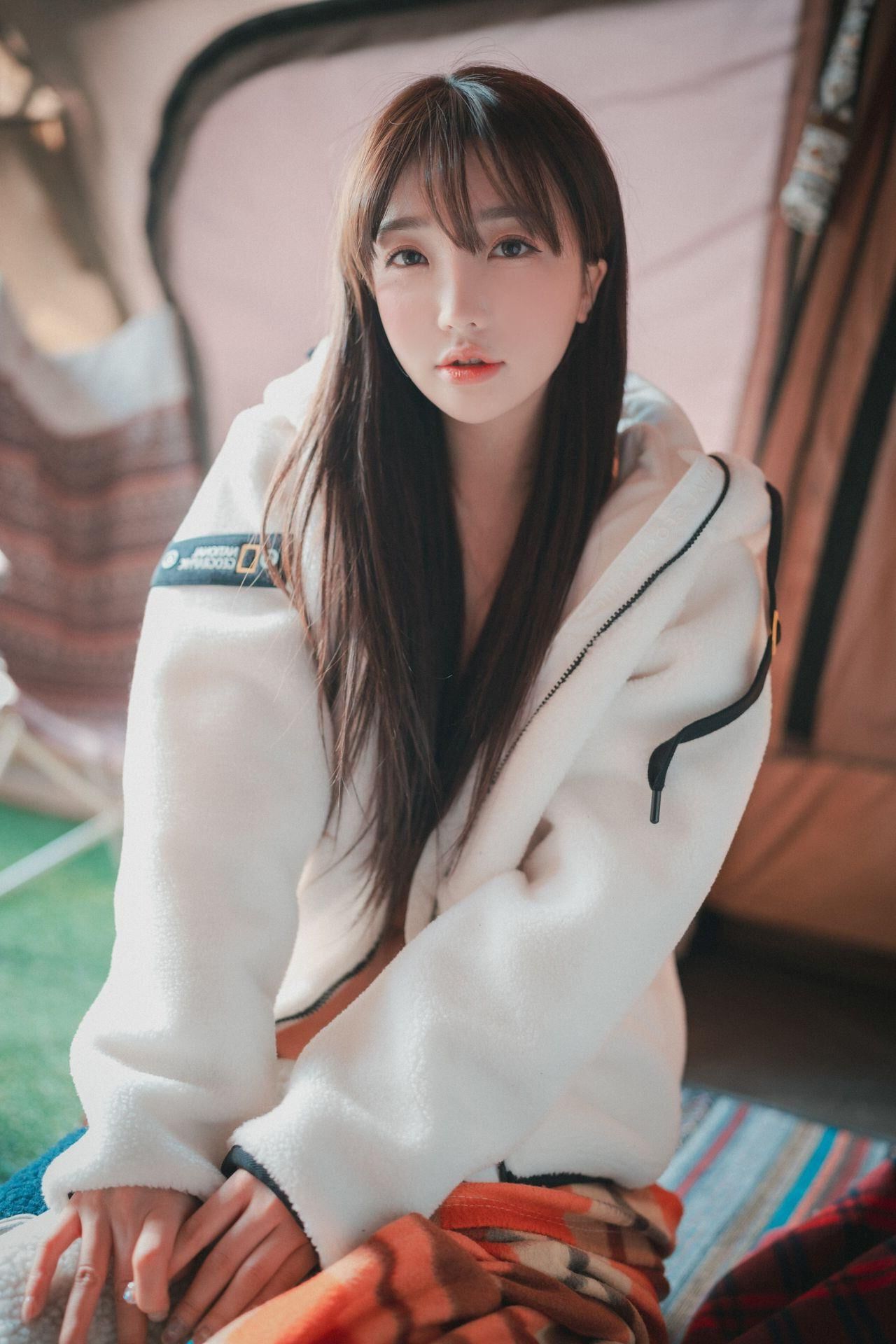 Son Yeeun DJAWA Romantic Winter Glamping