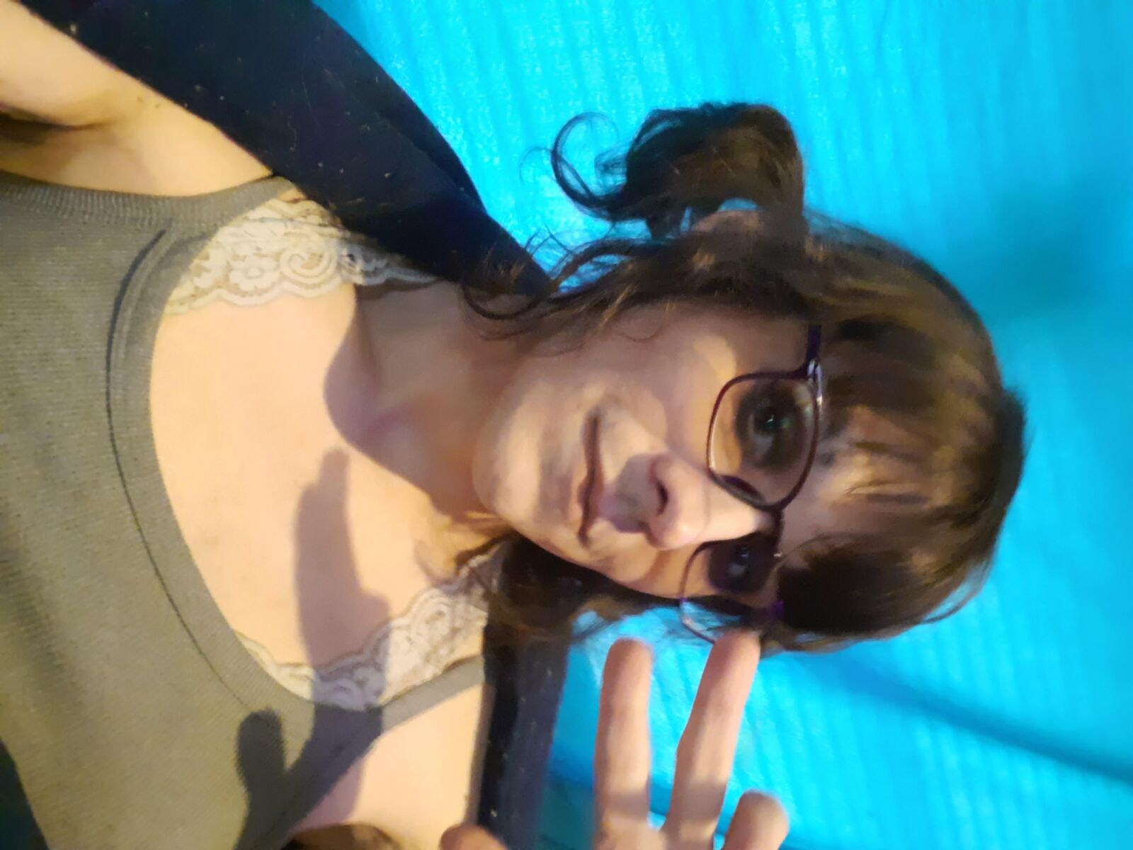 Hi my name is chloe please tribute 