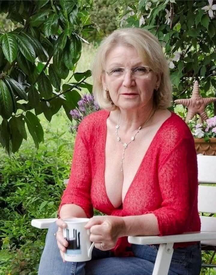 No desnudo madura y abuela
