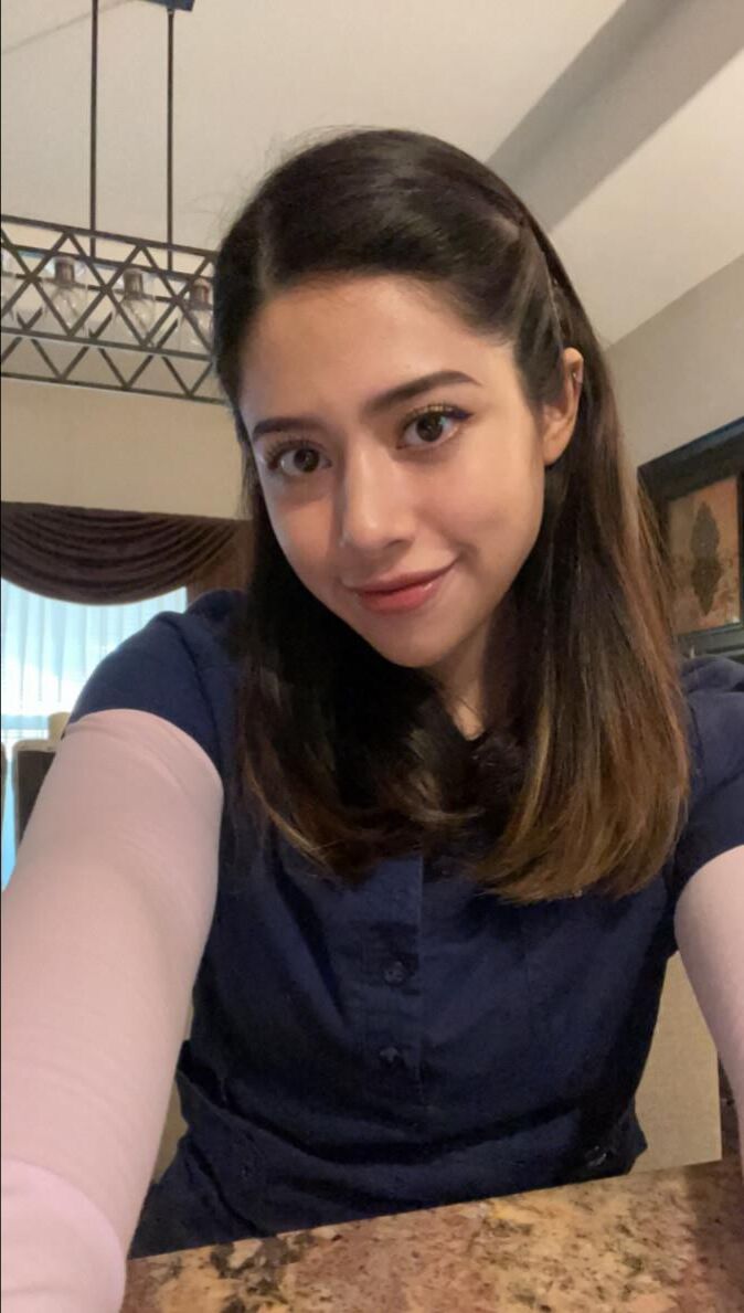 Carolina Latina Nurse W Solas bonitas