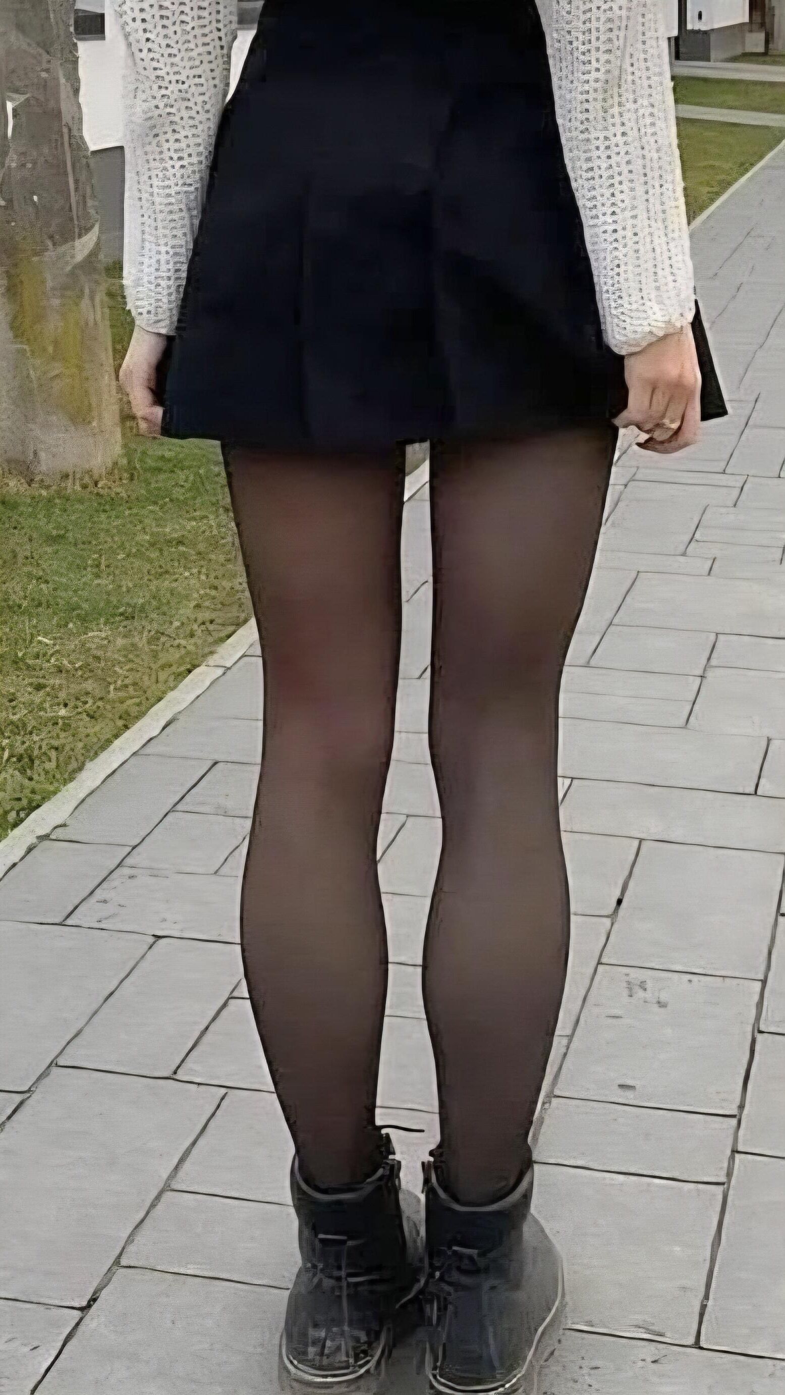 十代の足