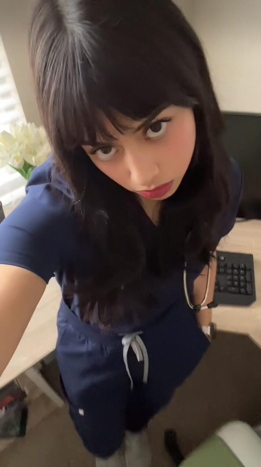 Carolina Latina Nurse W Solas bonitas