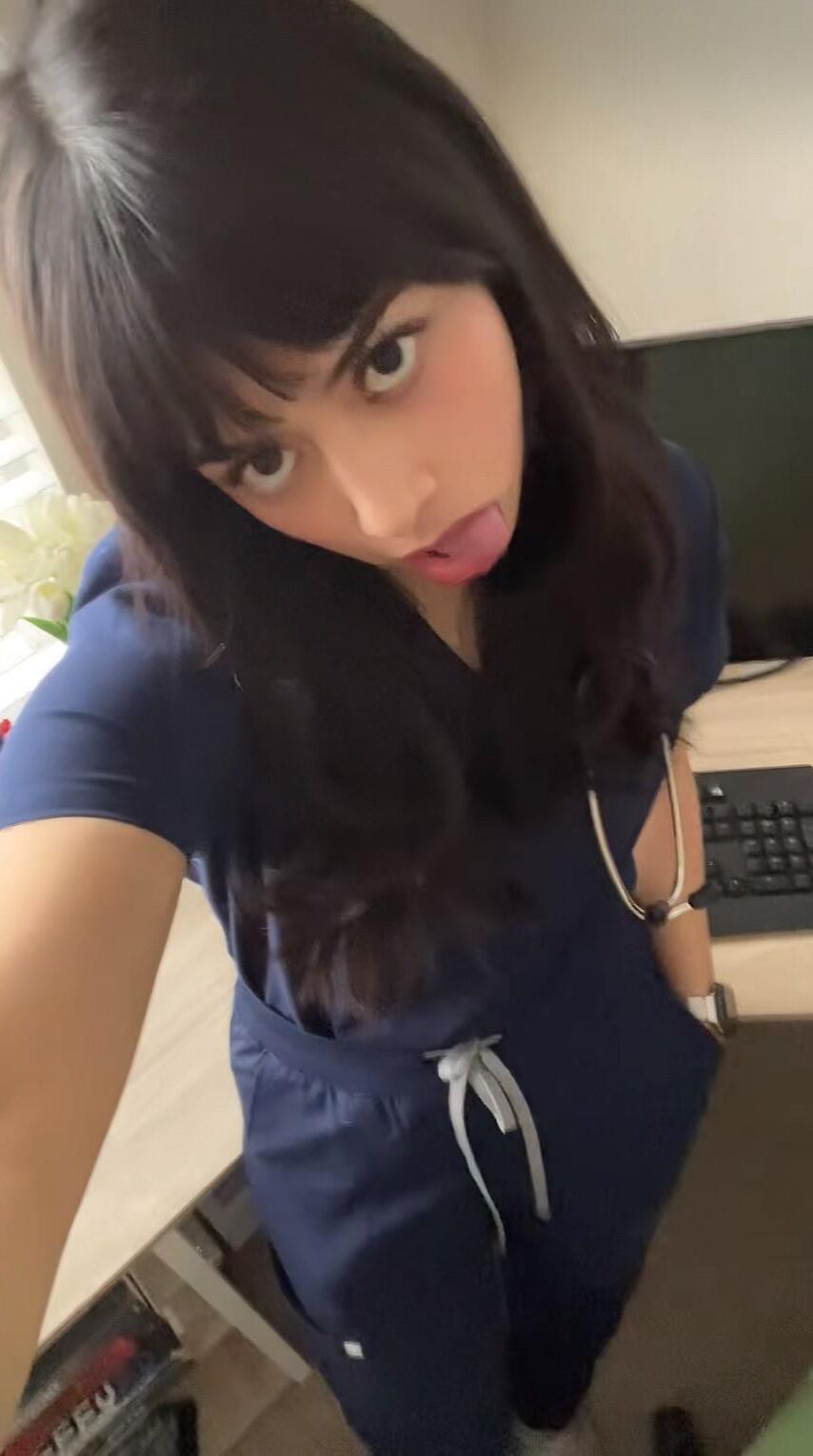 Carolina Latina Nurse W Solas bonitas