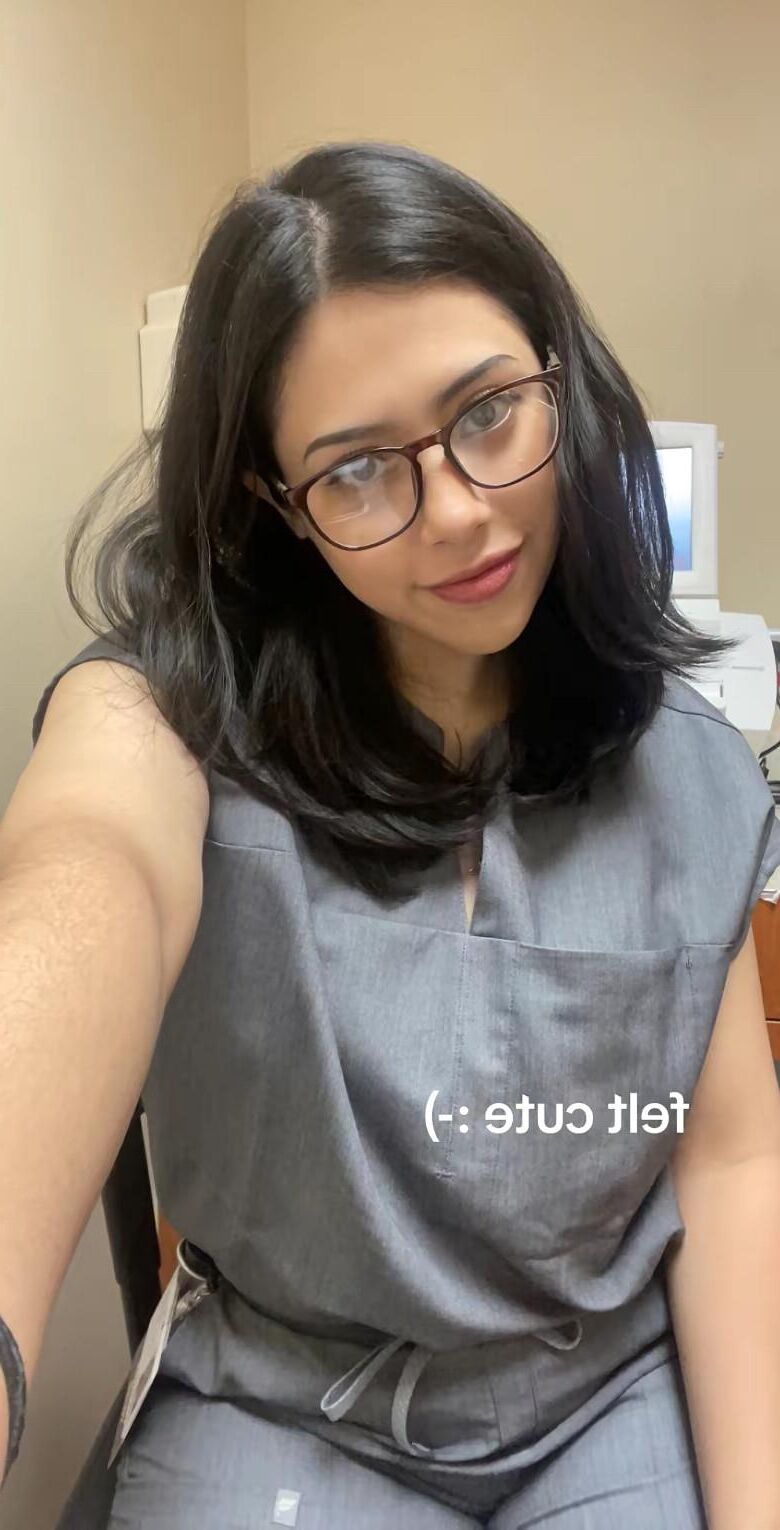Carolina Latina Nurse W Solas bonitas