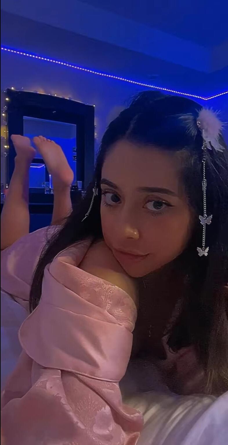 Carolina Latina Nurse W Solas bonitas