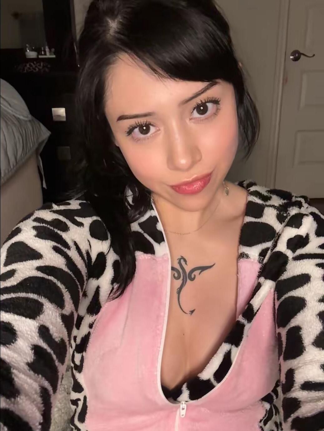 Carolina Latina Nurse W Solas bonitas
