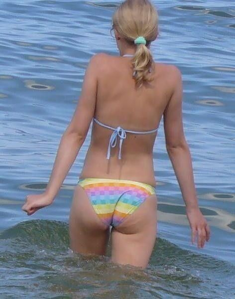 ビキニのスキニーポーランドのウィオラ