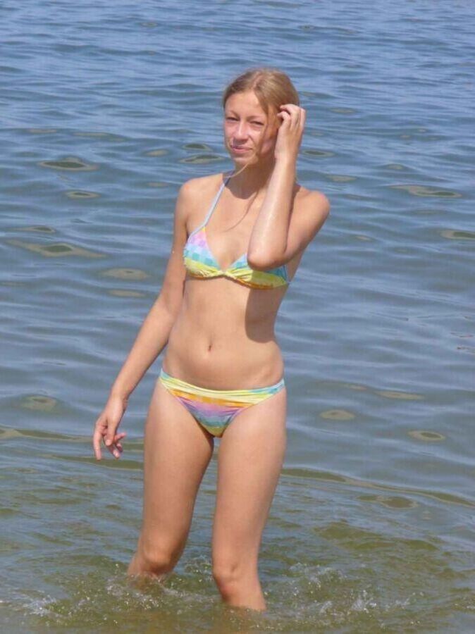 ビキニのスキニーポーランドのウィオラ