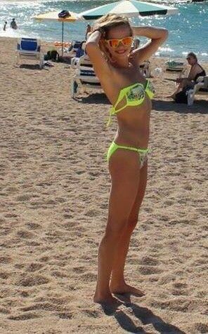 Monika polonaise maigre en bikini jaune