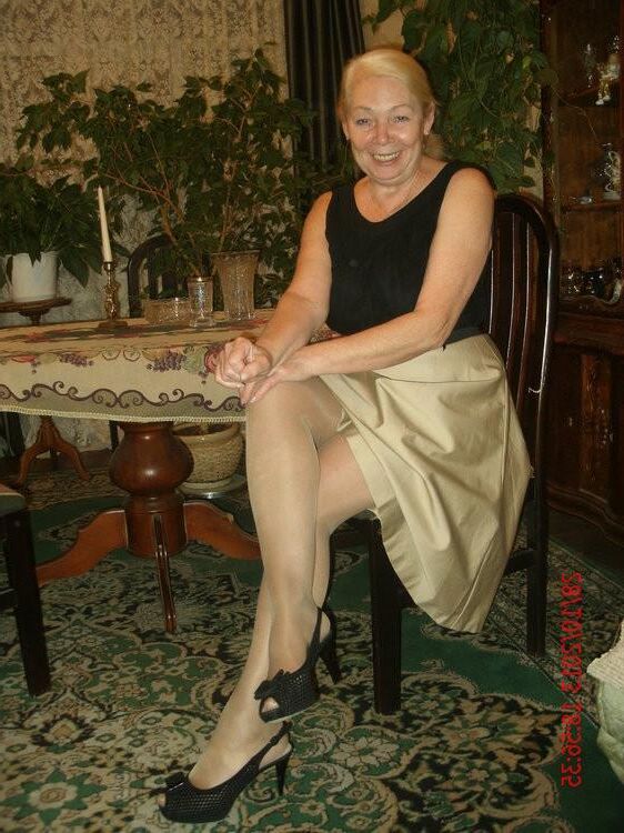 Não nude amadurece e Grannie