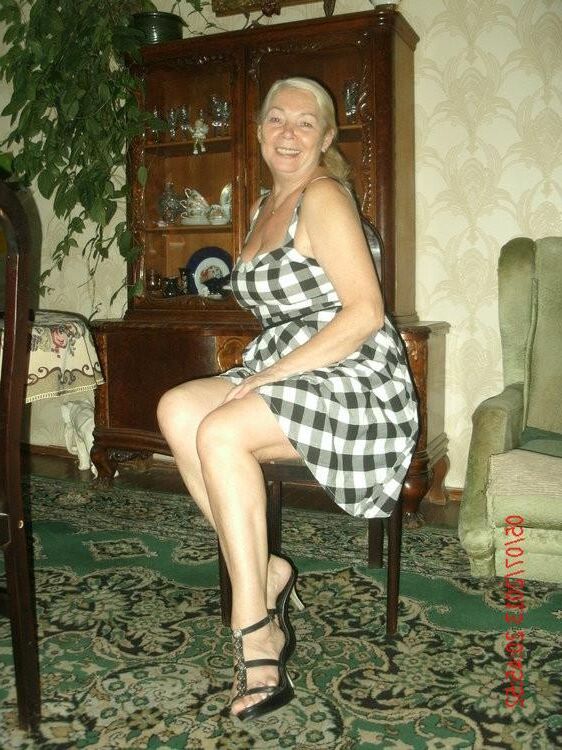 Não nude amadurece e Grannie