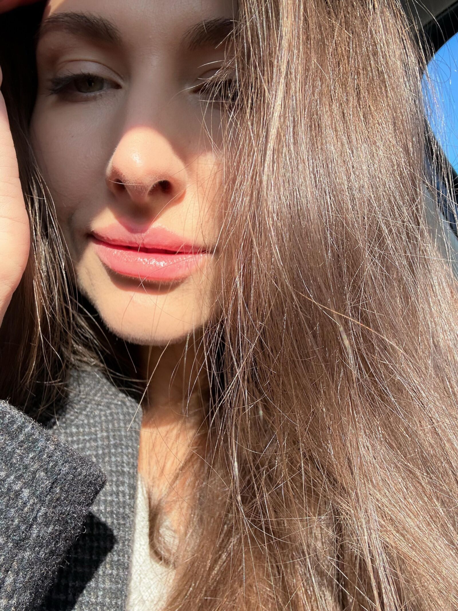 Okaziaセクシーな美容ブルネットキャンピングカーの女の子の混合写真