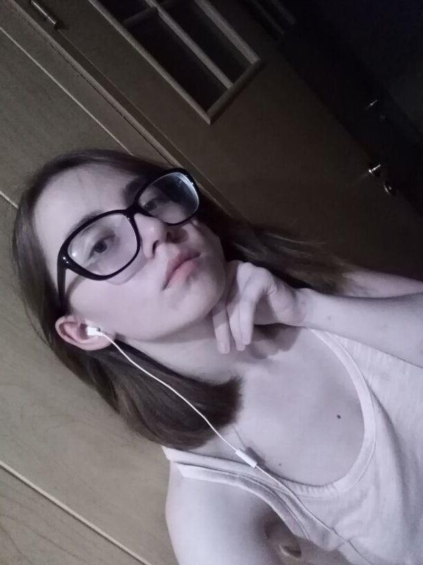 Natasha polonais maigre exposé
