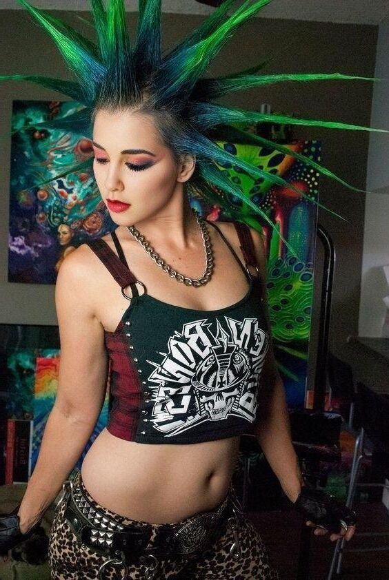 セクシーな足でセクシーなパンクティーン