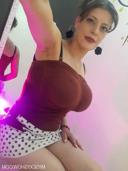 Abril at MySexyShow.com
