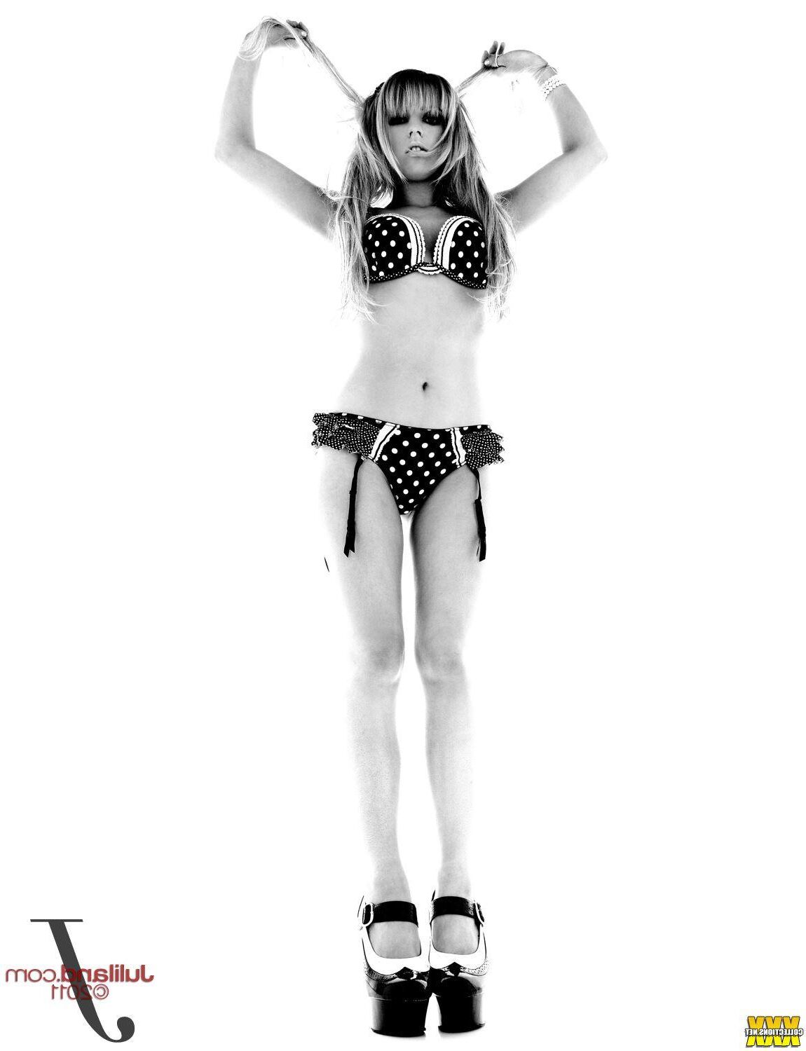 Lexi Belleはただ奇妙です