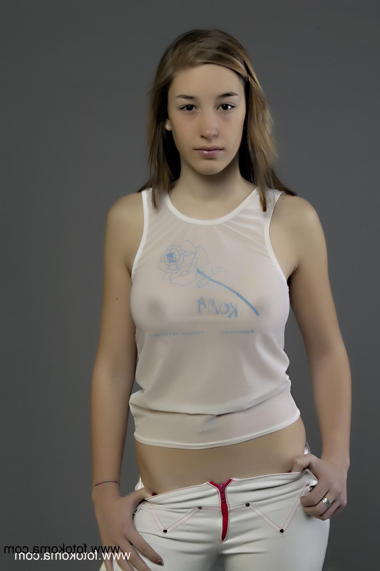 Fotokoma aintzanez camisetakoma