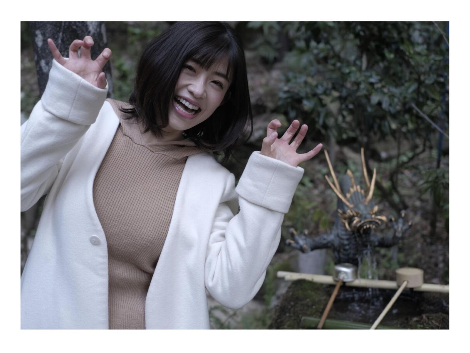 ササ・ハンダの女性