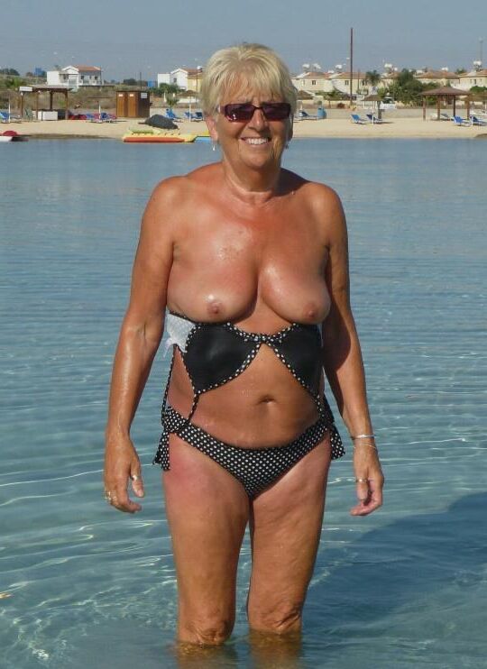 Naked Grannies 