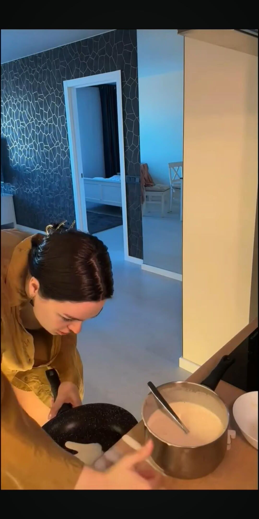 Kitchen downblouse