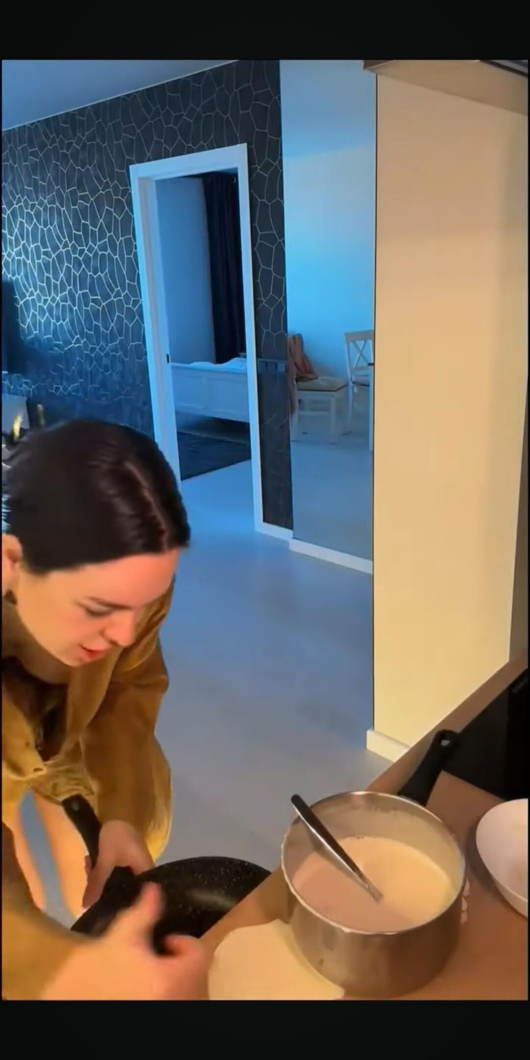 Kitchen downblouse