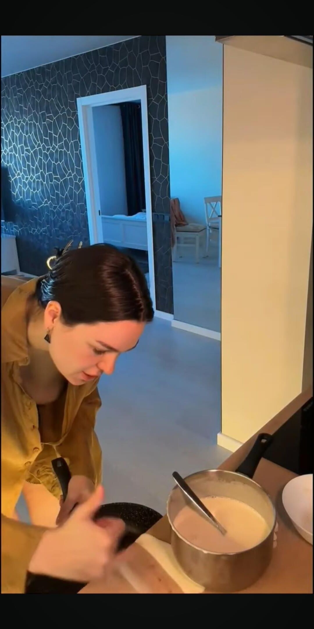 Kitchen downblouse