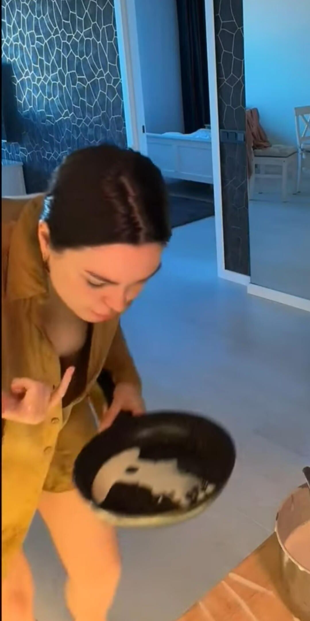 Kitchen downblouse