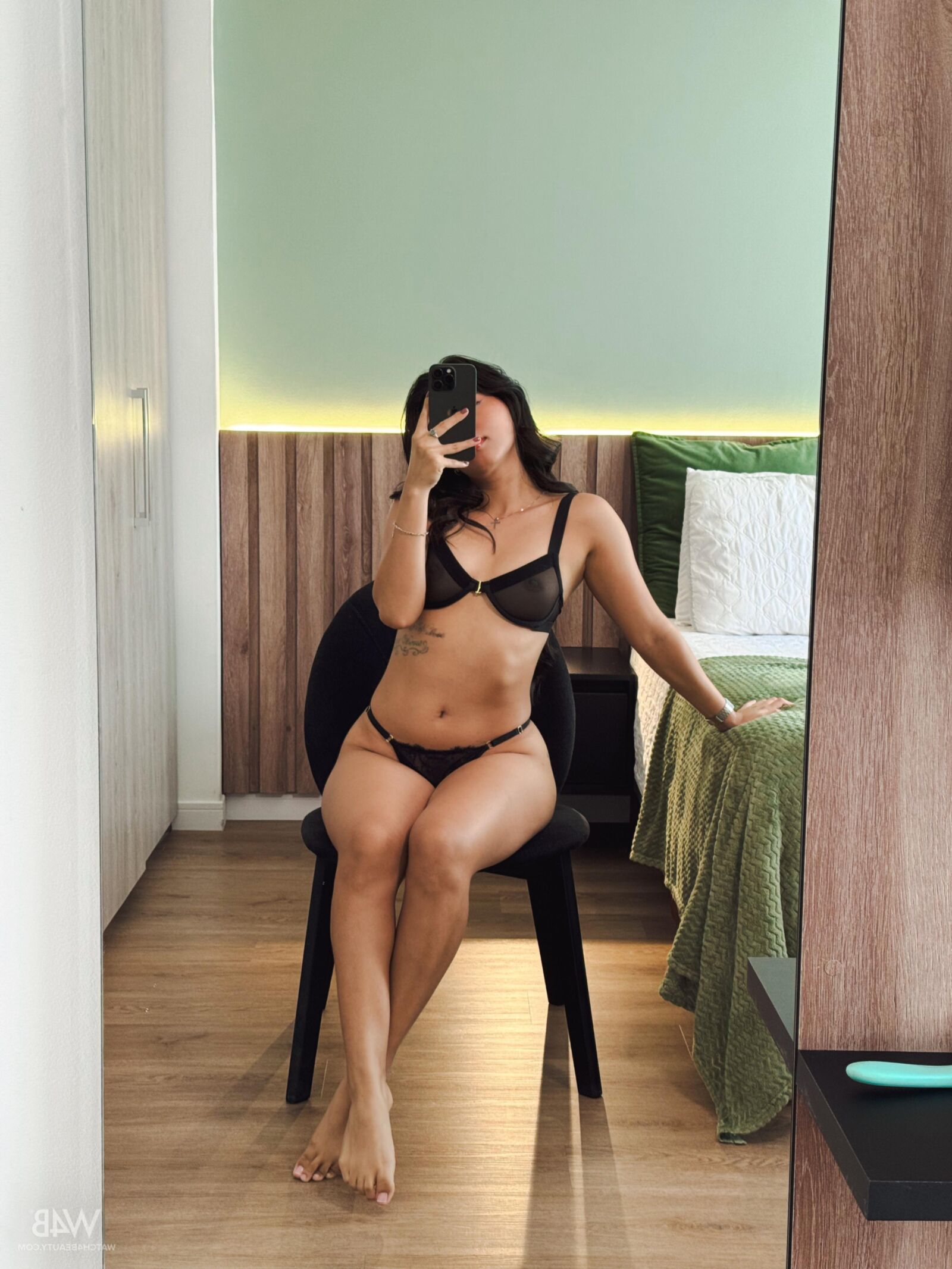 Leyla Grey yo Selfie U Erotic Greeting