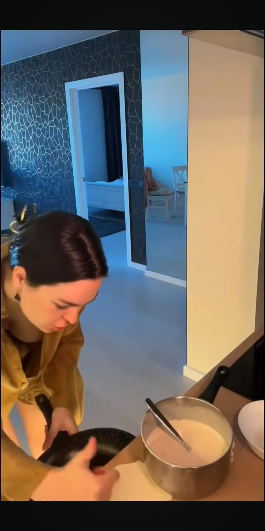 Kitchen downblouse
