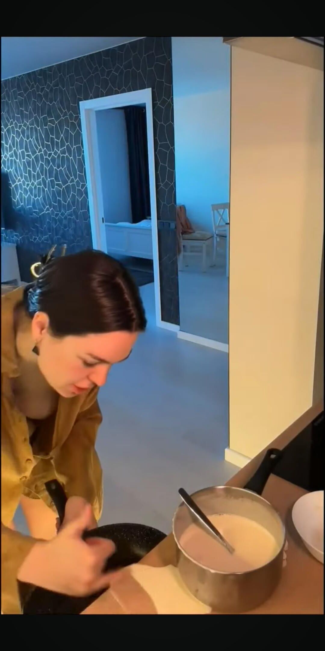 Kitchen downblouse