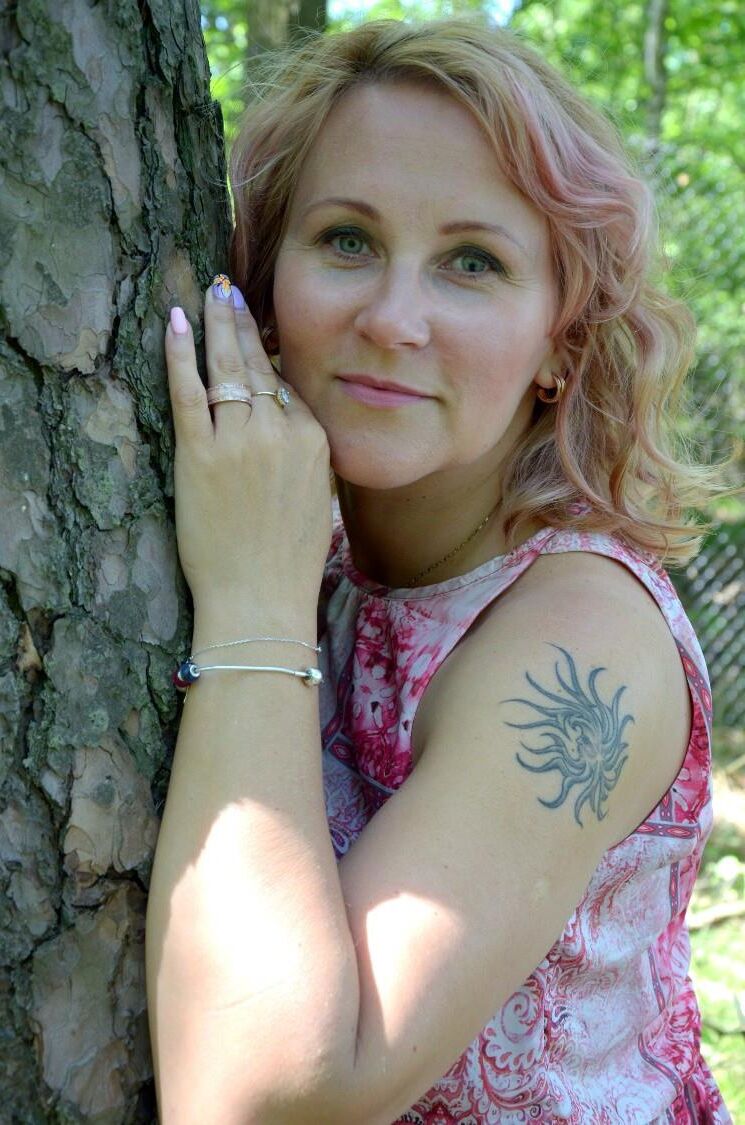 Anybody has seen her naked?