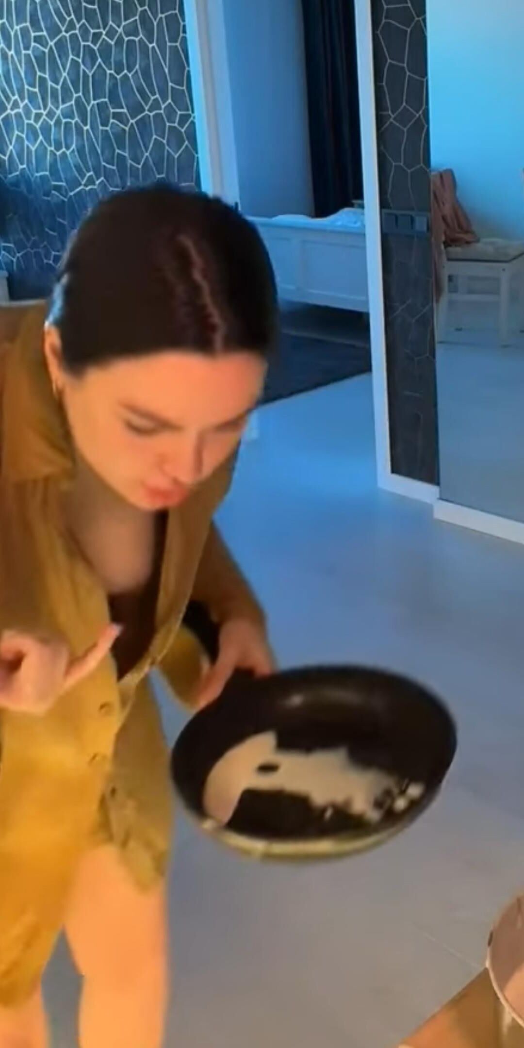 Kitchen downblouse