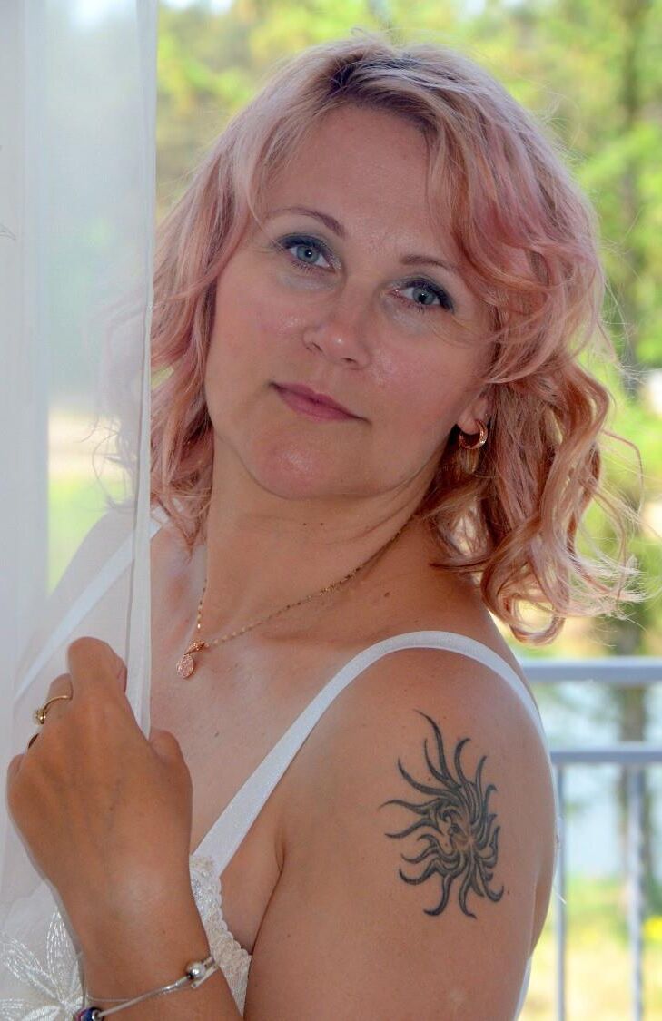 Anybody has seen her naked?
