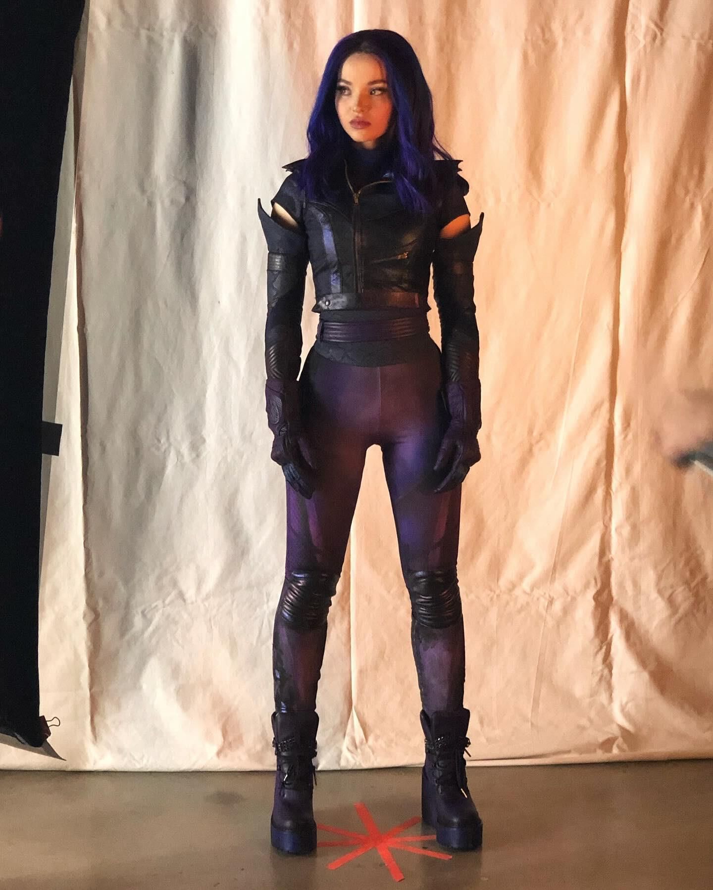 Dove Cameron varios
