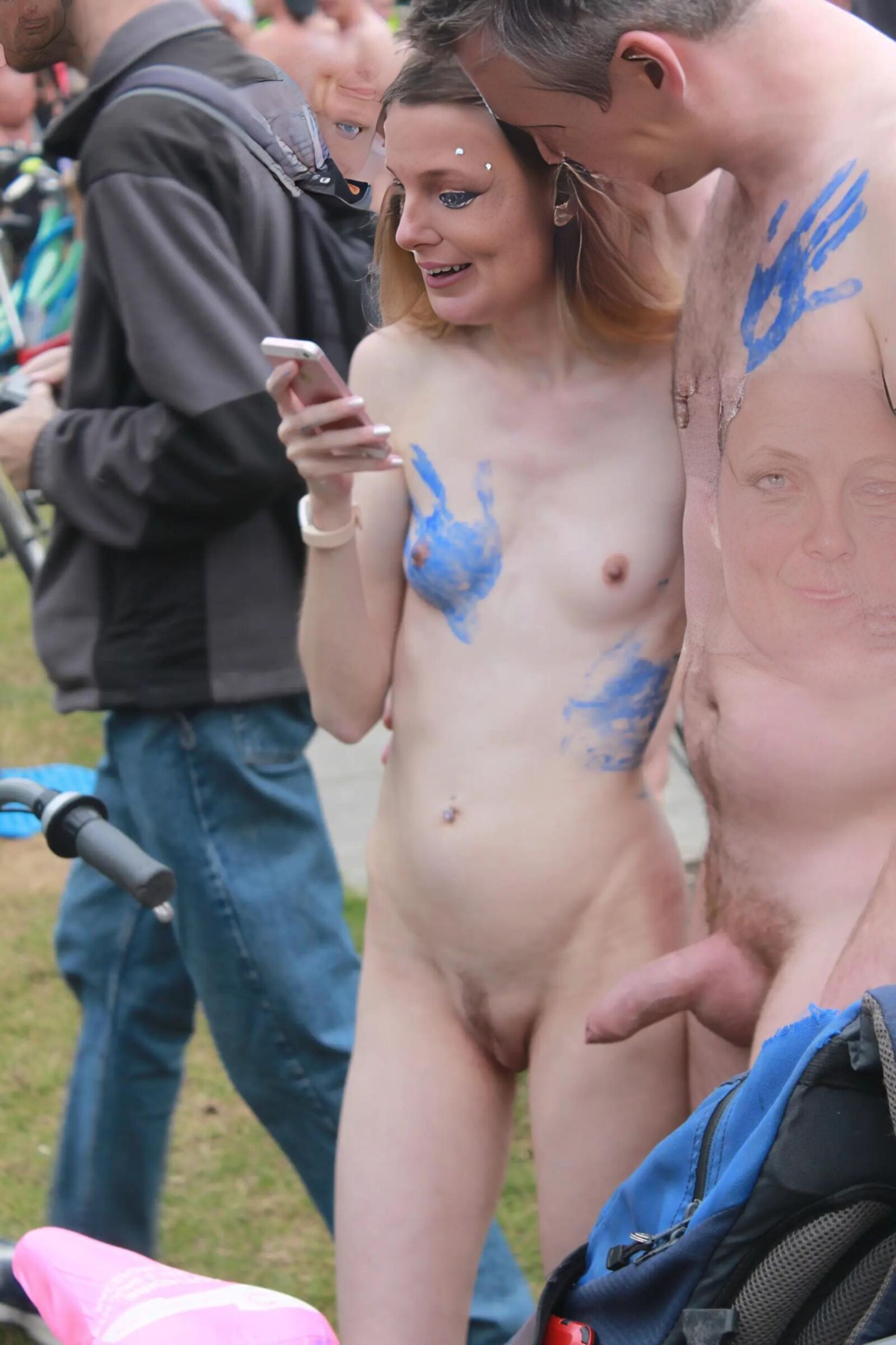 S.U. likes to hangout with naked guys outdoor