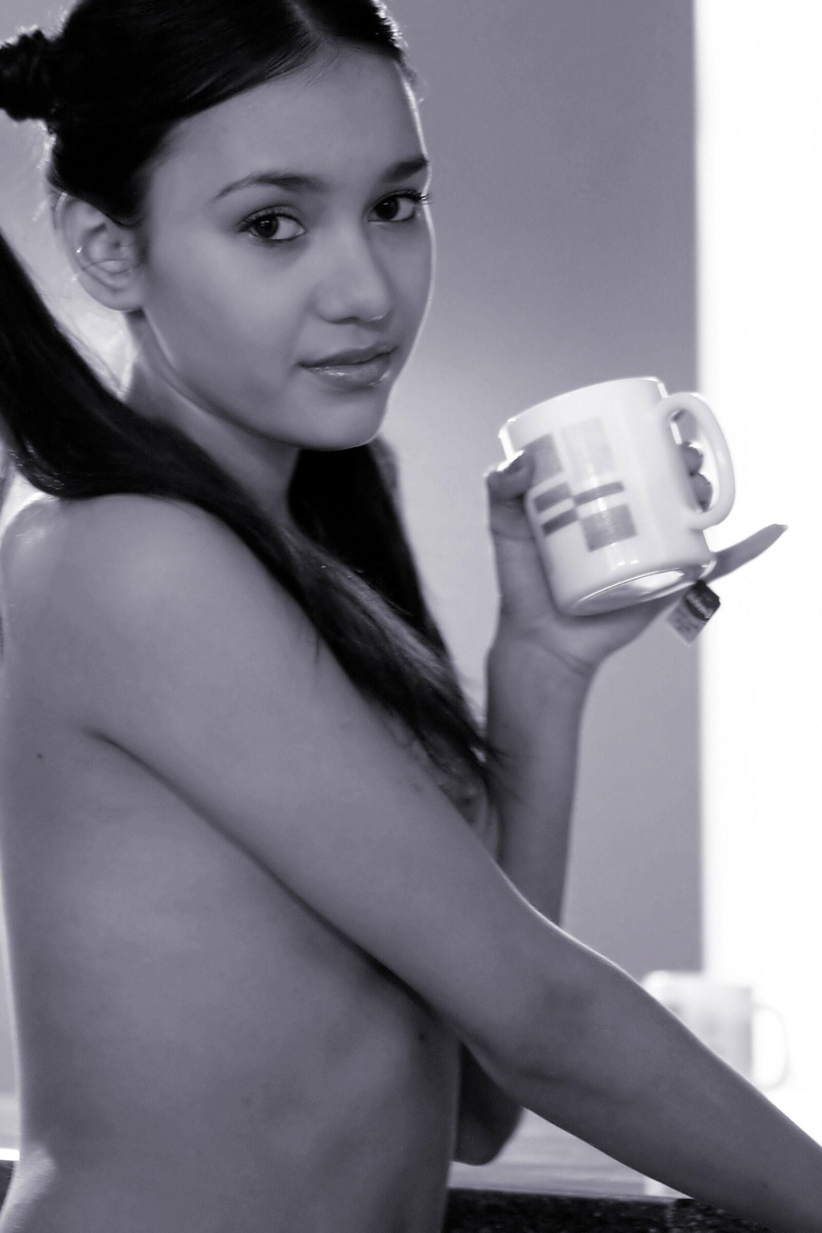 Kamilla / Kamilla / Maria adolescente rusa Secretaria desnuda