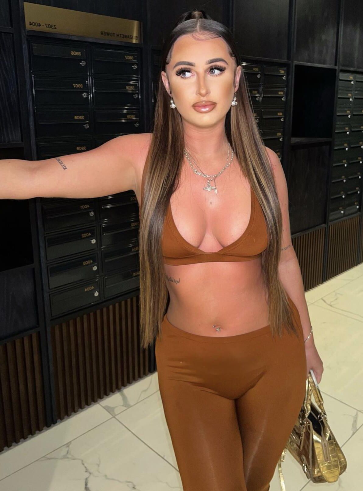 Online Beauty Holly