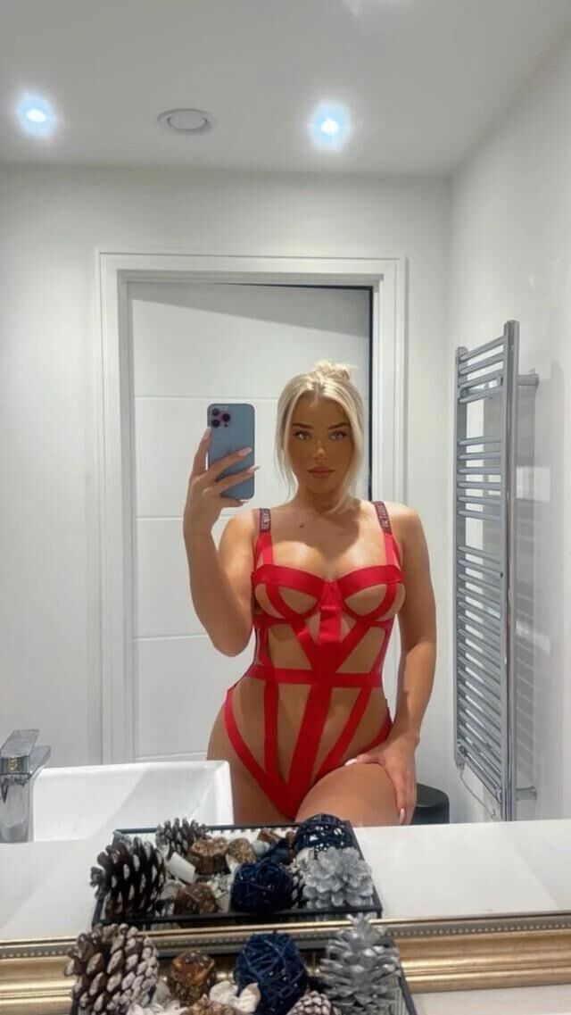 Girls in Red 