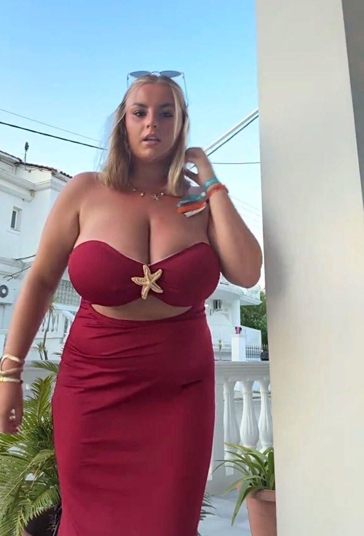 Girls in Red 