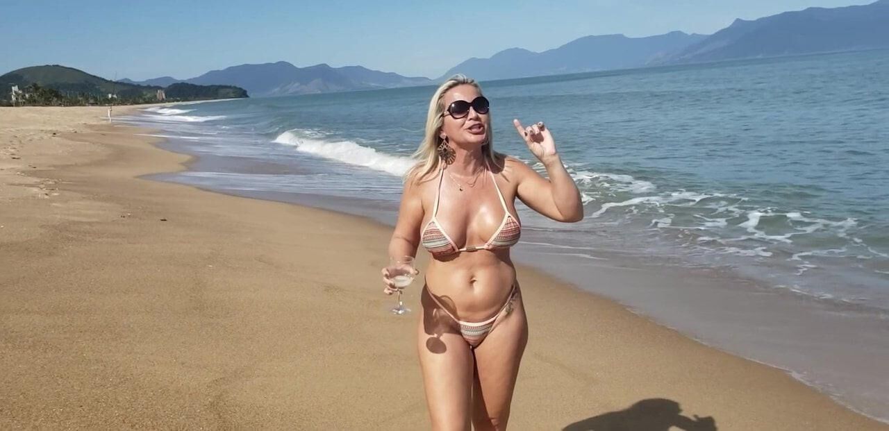Amadurecem e avós em roupas de banho