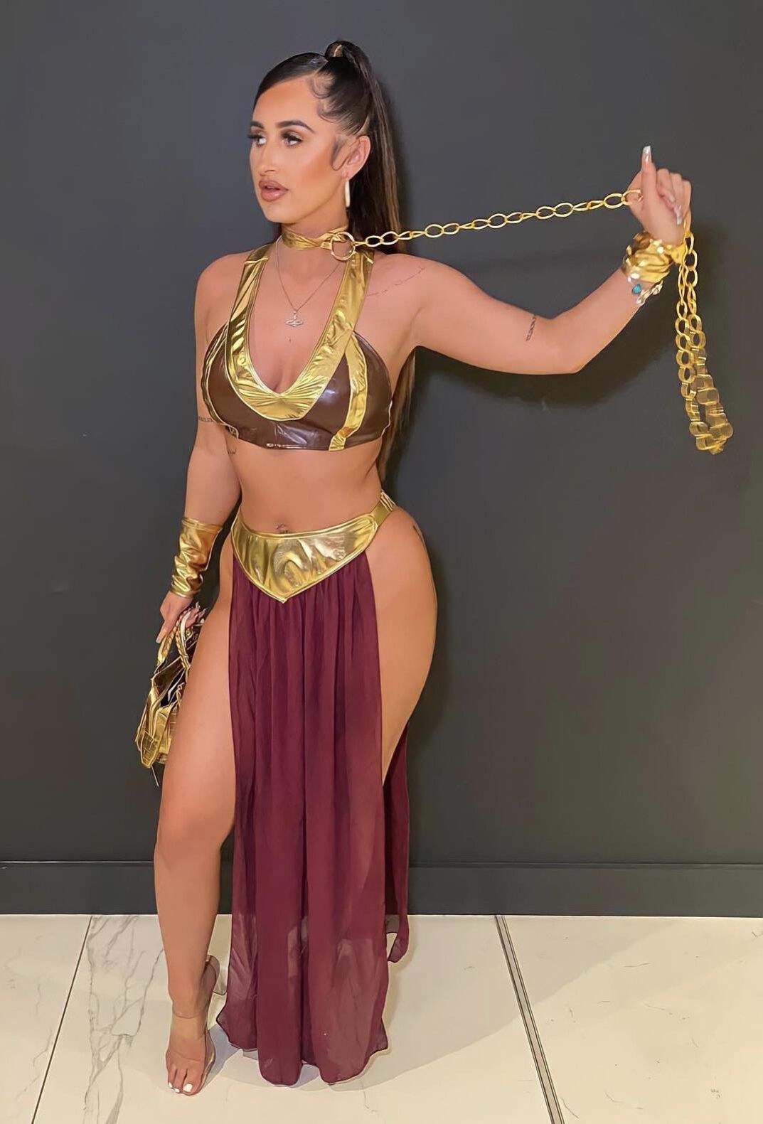 Online Beauty Holly