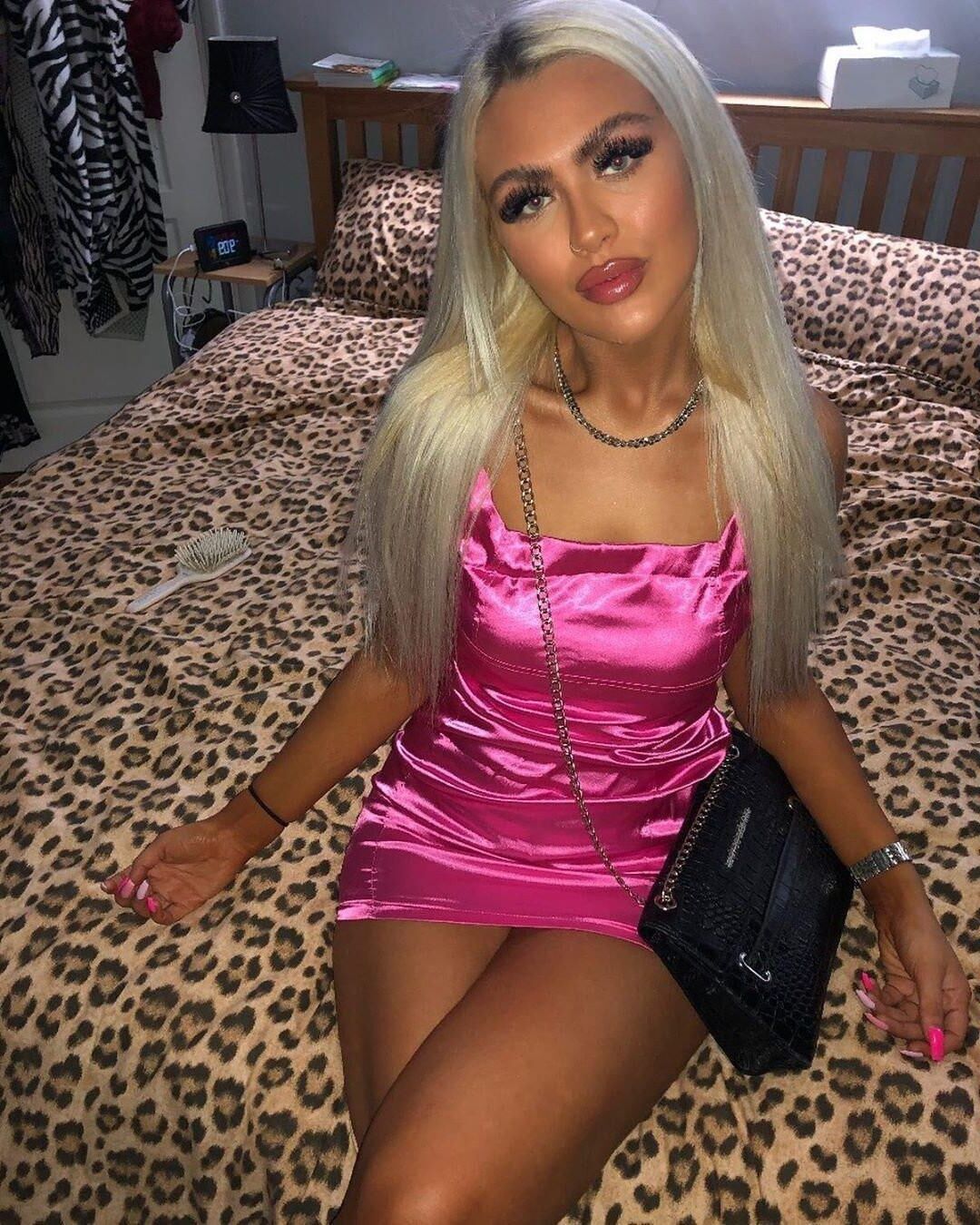 Girls in Pink 