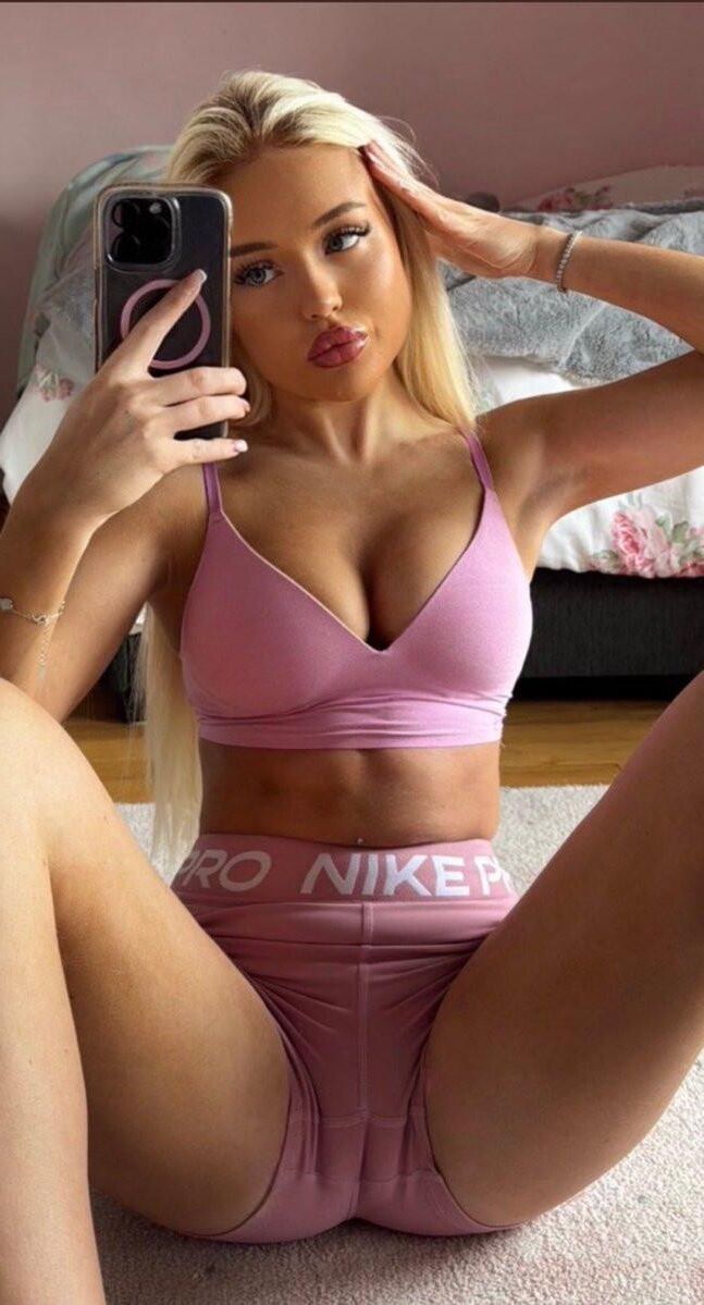 Girls in Pink 