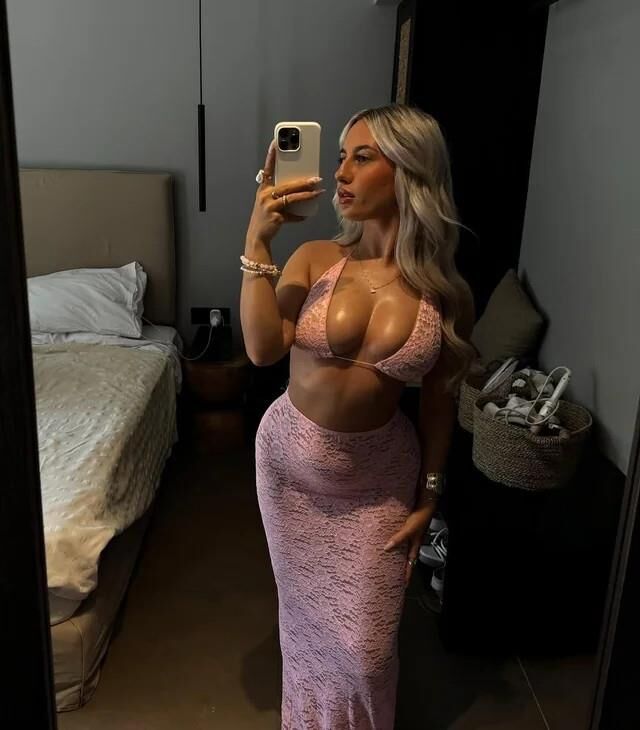 Girls in Pink 