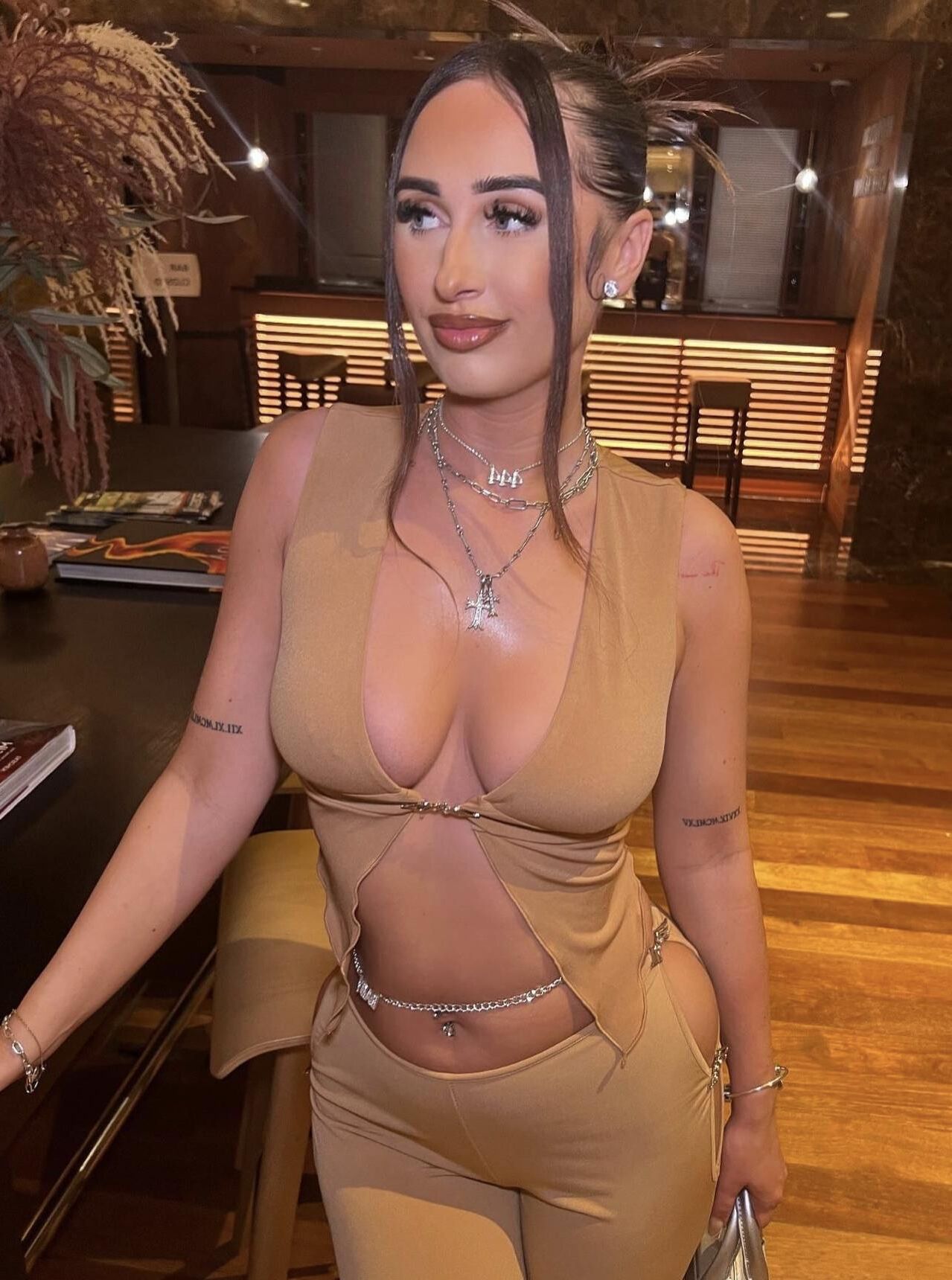 Online Beauty Holly