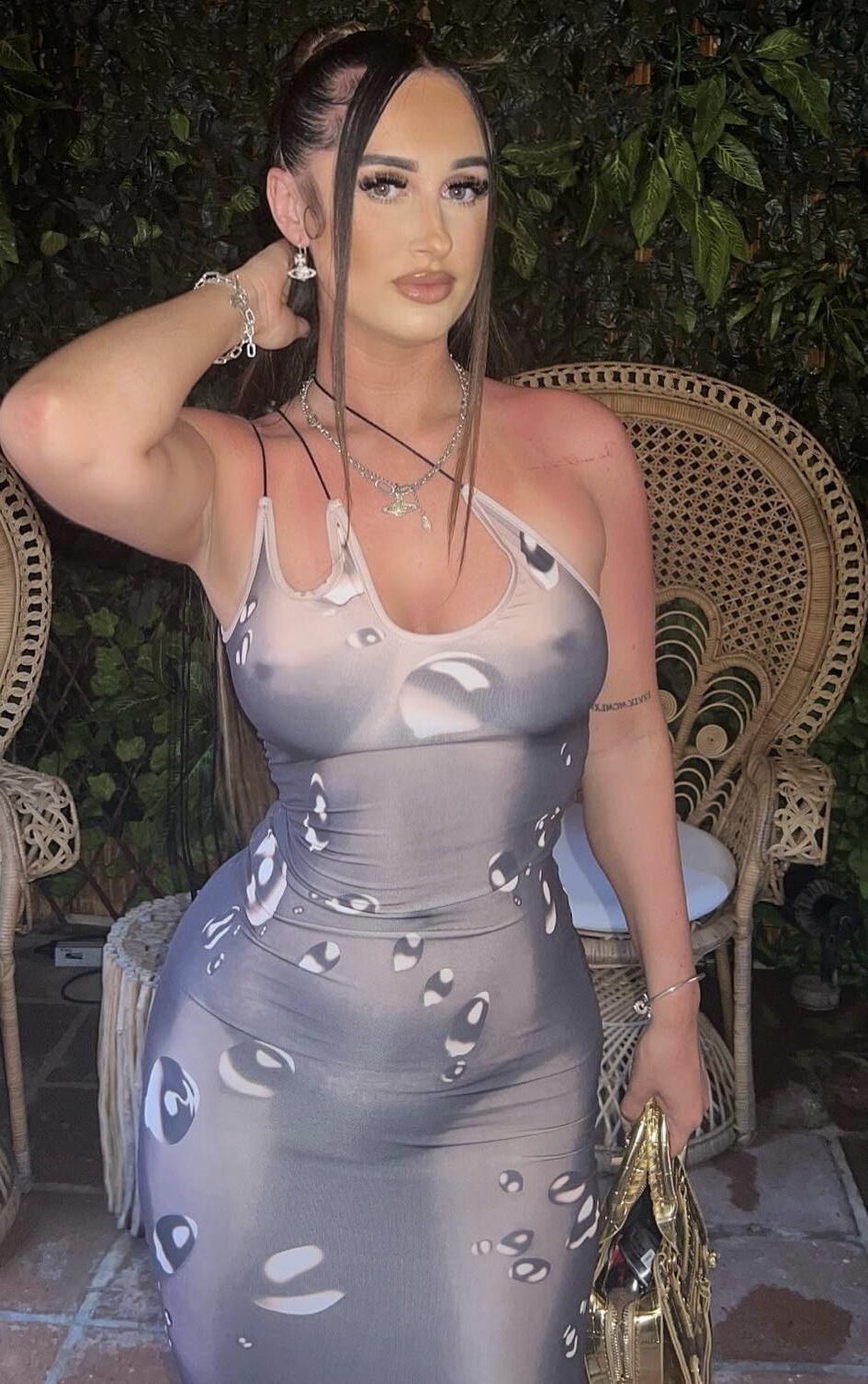 Online Beauty Holly