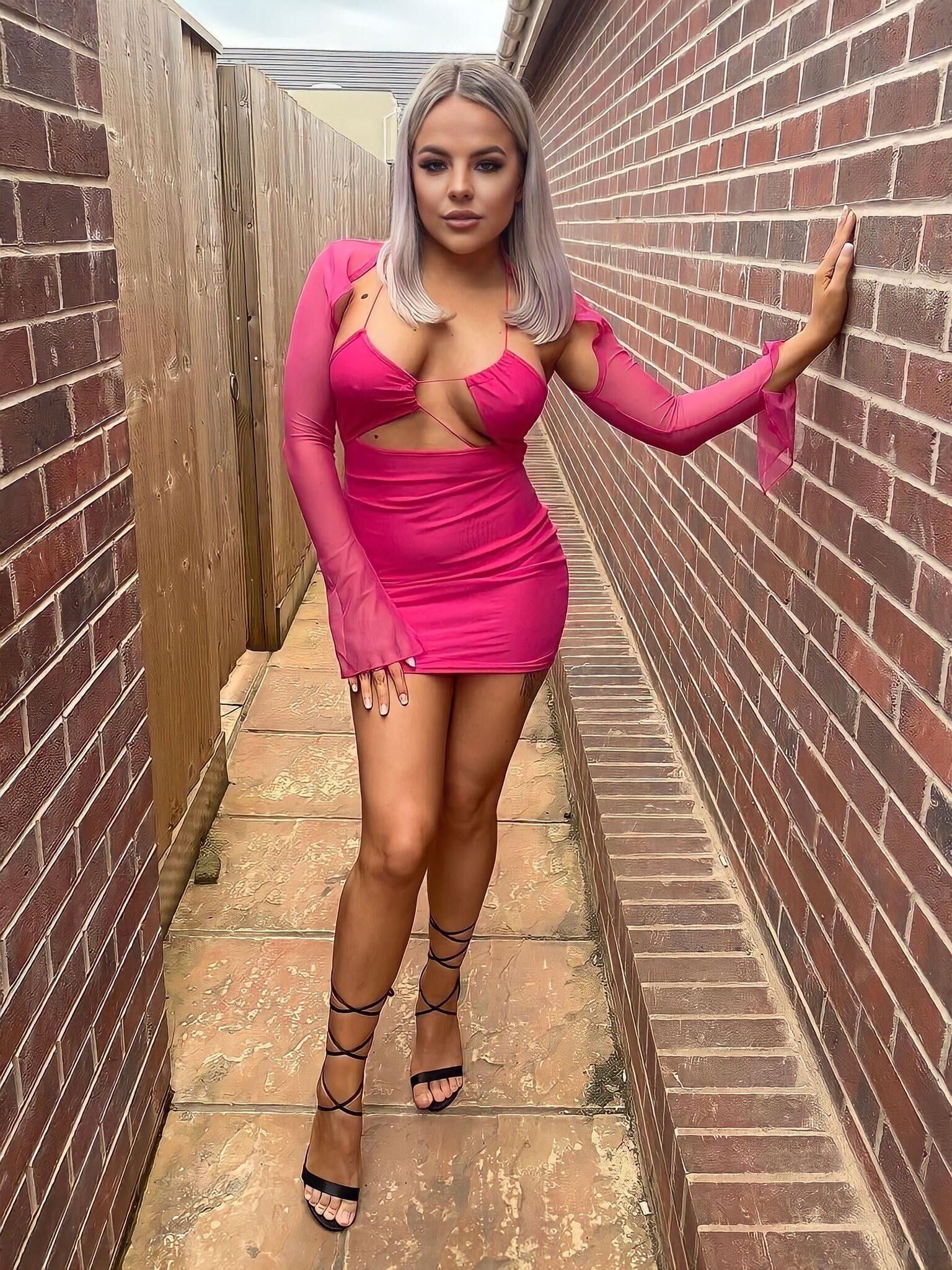 Girls in Pink 
