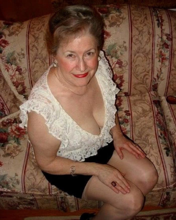 Não nude amadurece e Grannie
