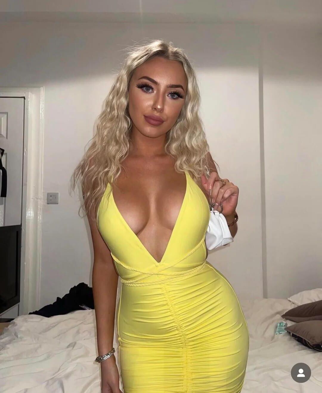 Girls in Yellow 