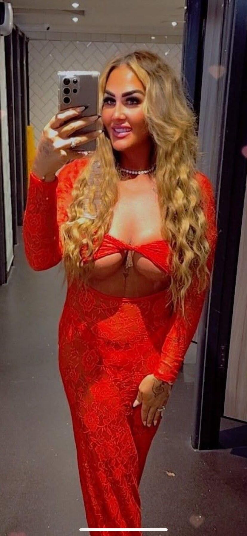 Girls in Red 